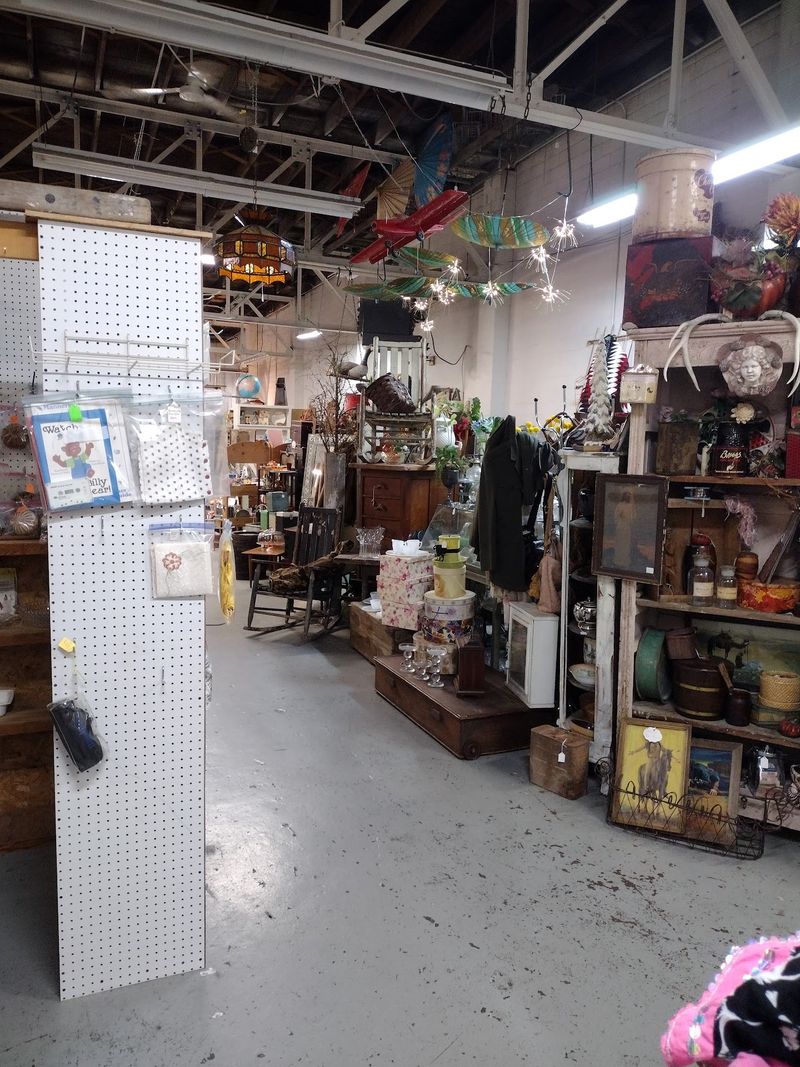 Paradise Mall Antiques And Collectibles, Pittsburg, KS