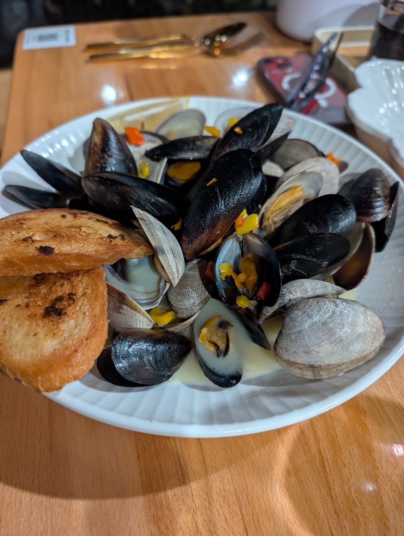 Lobster, Oysters And Manila Clams Widen The Shellfish Lineup
