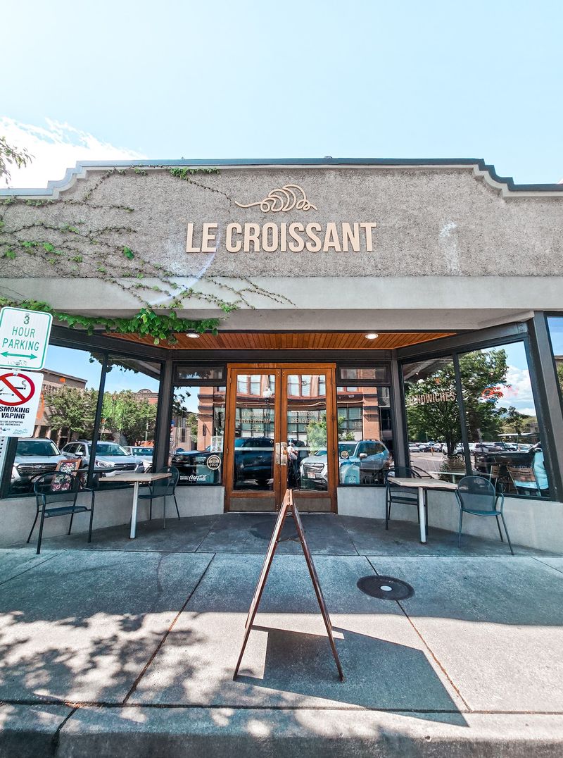 Le Croissant, Logan