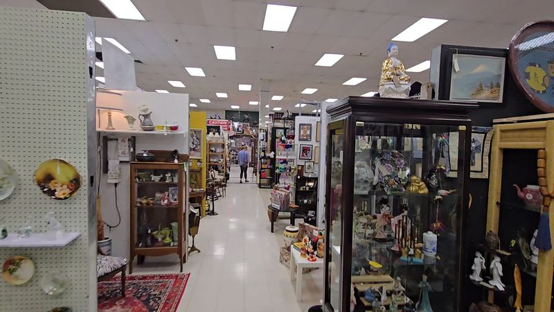 Metcalf Antique Mall, Overland Park, Kansas