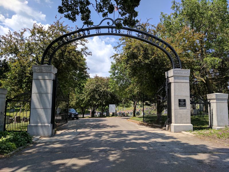 Woodland Cemetery, Des Moines