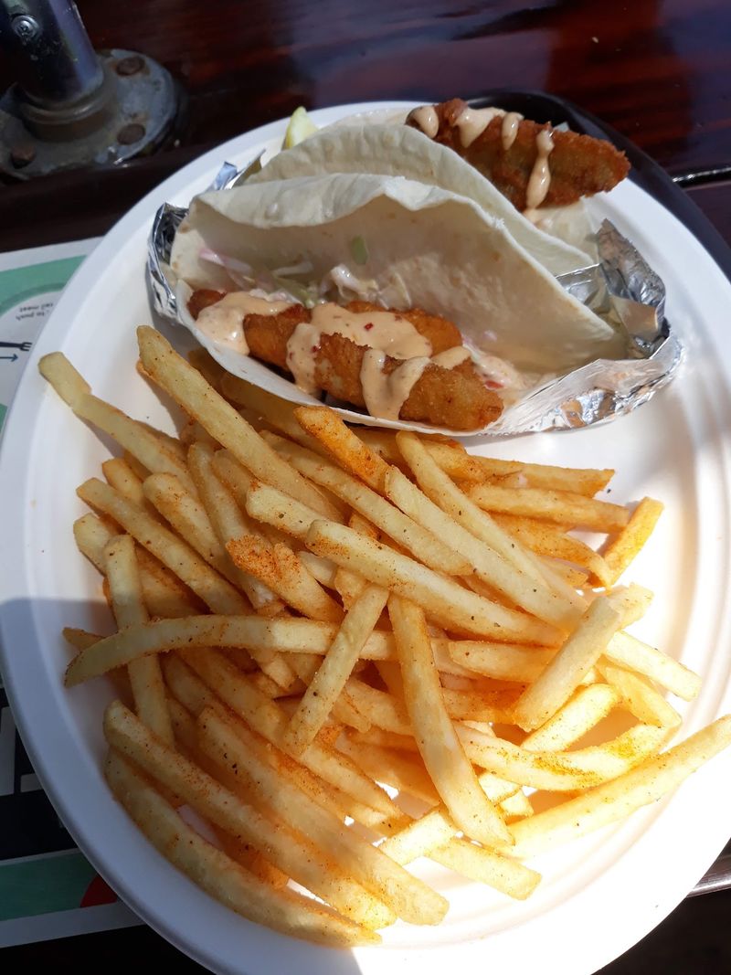 Baskets And Sandwiches Let You Choose How Hungry You Are