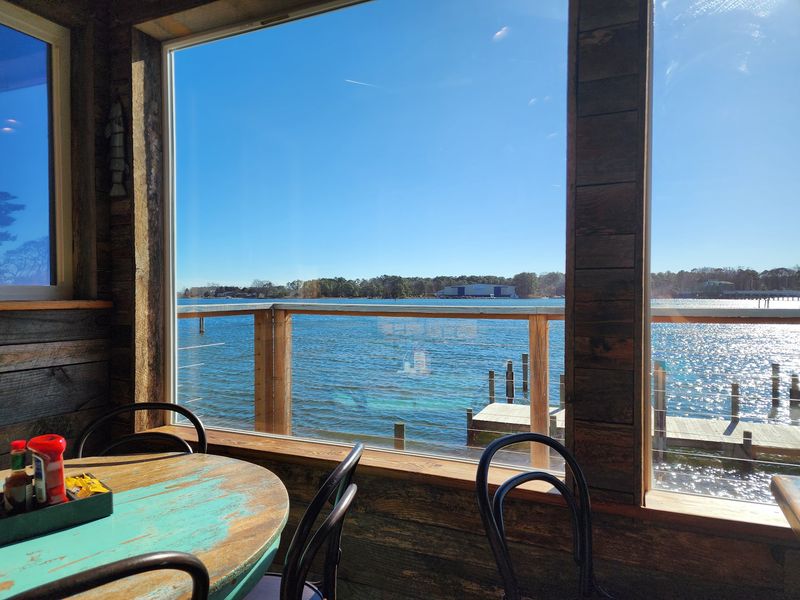 Hole In The Wall Waterfront Grill