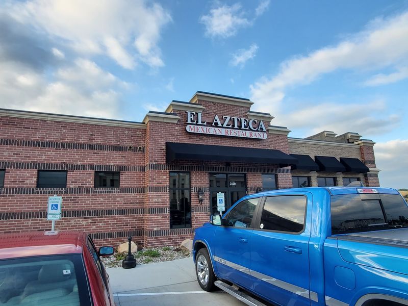 El Azteca, Ames