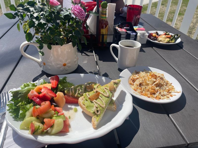 This Michigan Diner Fits Naturally Into An M-22 Road Trip