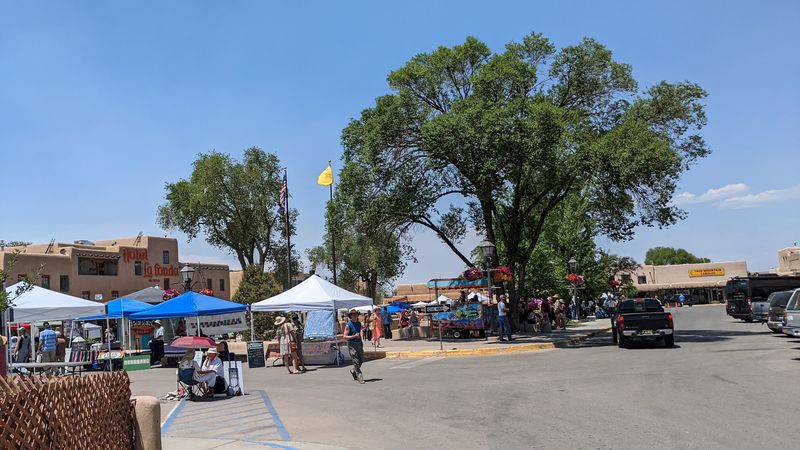 Live Music Adds To The Saturday Energy