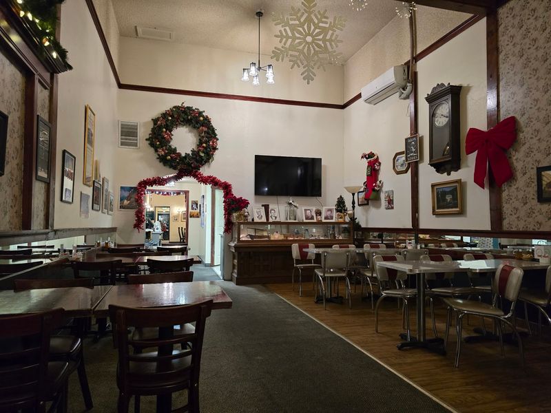 Families Couples And Solo Diners Can Relax