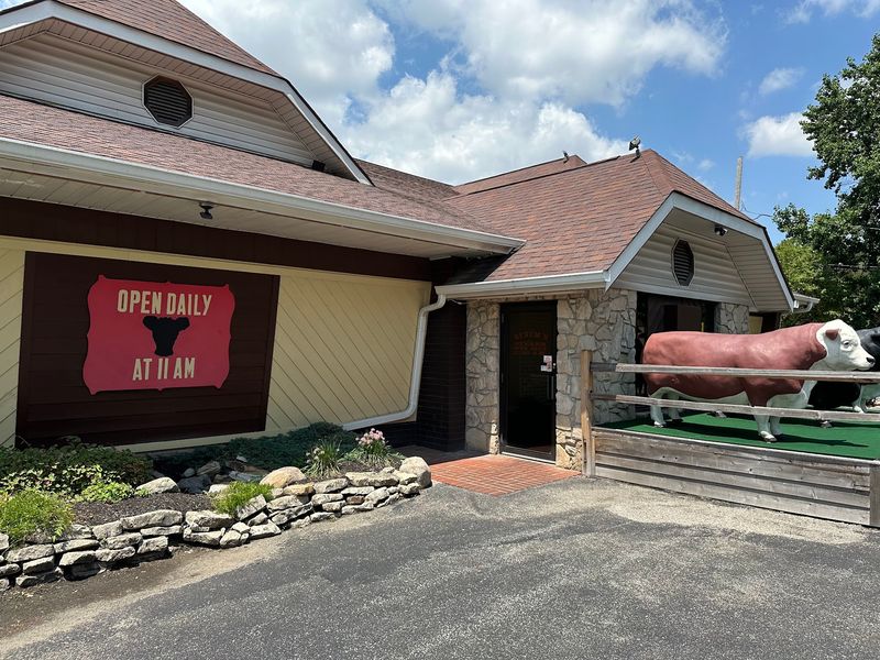 A Southside Indianapolis Steakhouse With Decades Of Local History