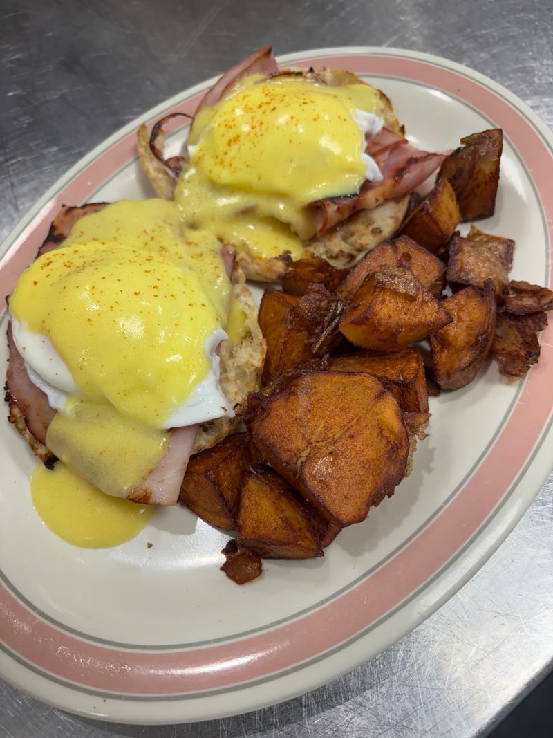Breakfast And Lunch Run Seven Days A Week