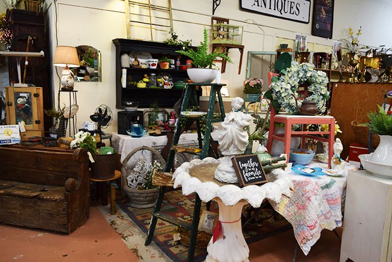 Paramount Antique Mall Outdoor Vintage Flea Market, Wichita