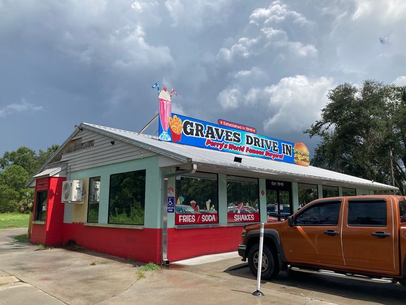 Graves Drive-In (Perry)