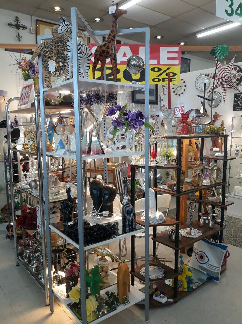 Vintage-Filled Booths Turn Browsing Into An Adventure