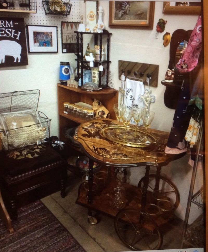 Mid-Century Pieces Share Space With Farm Style And Primitive Finds