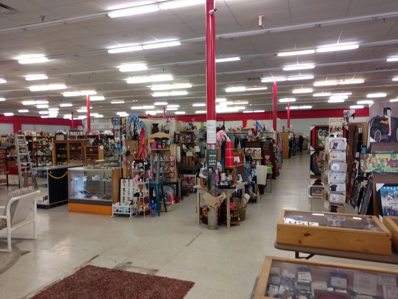 Rows Of Booths Turn Shopping Into A Serious Treasure Hunt
