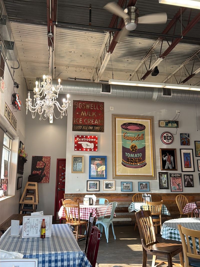 Gus's World Famous Fried Chicken