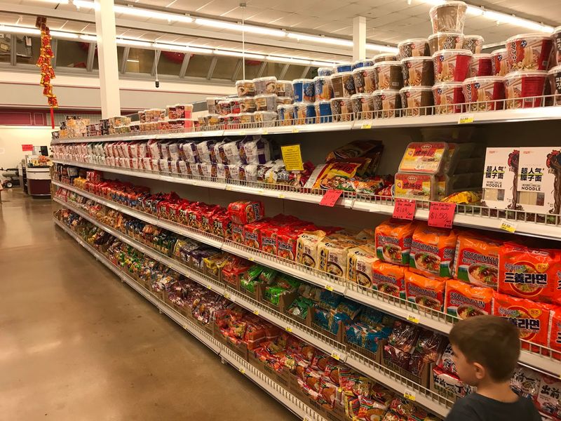 Ocean Mart, Roy