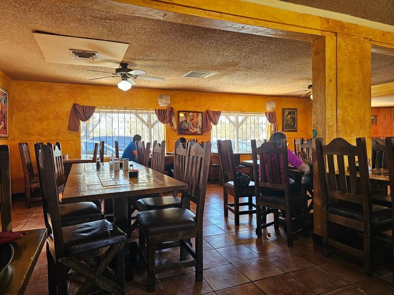 The No-Frills Dining Room Feels Refreshingly Unfussy