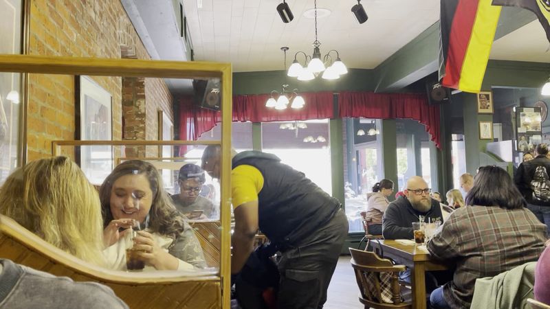 Warm Service and a Welcoming Crowd