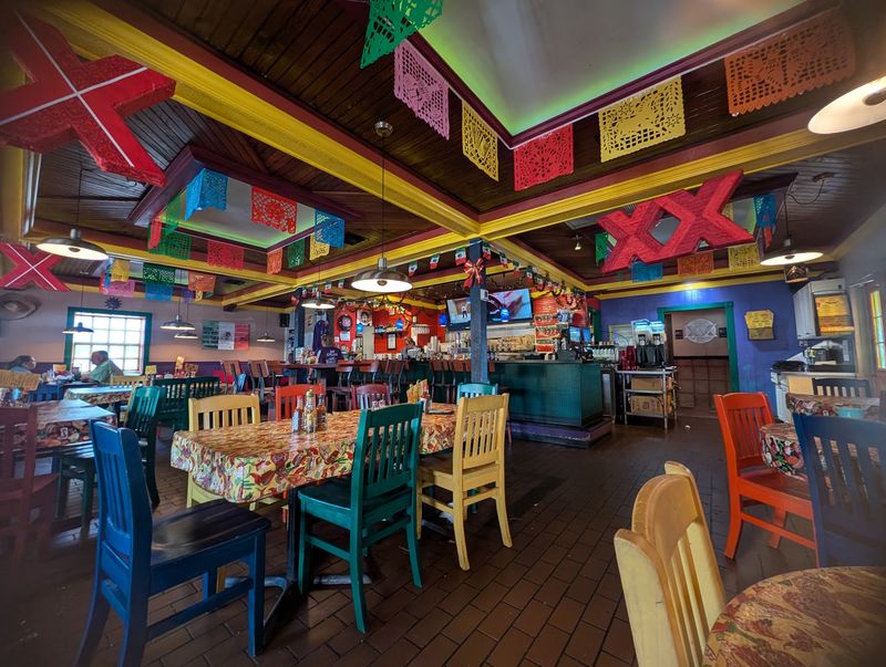 A Lively Room That Fits Many Occasions
