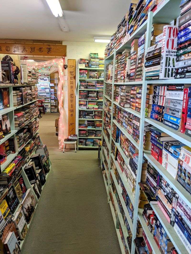 Amy's Bookcase, Farmington