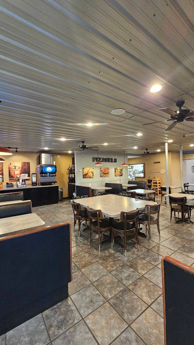 Pizagel's Pizza & Bakery, Topeka