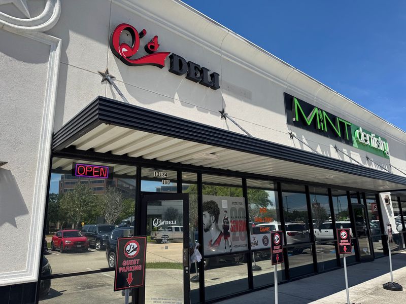 Q's Deli
