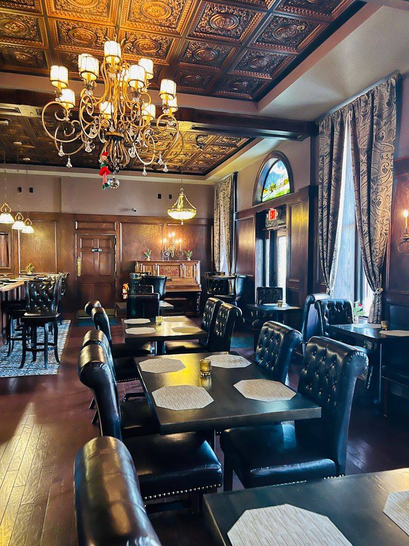 Parlour 1886, Marion
