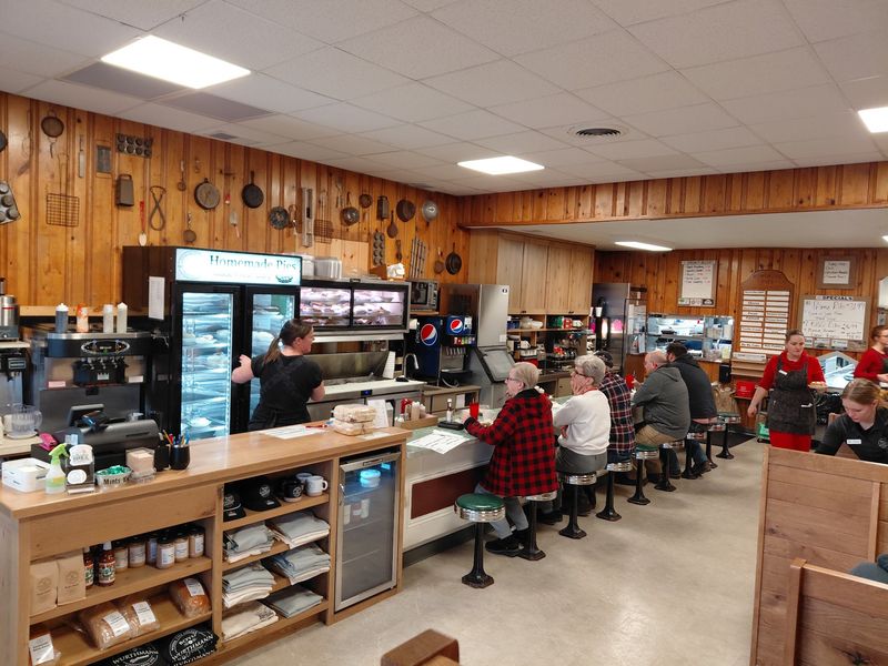 A Rustic Diner Feel Worth Settling Into