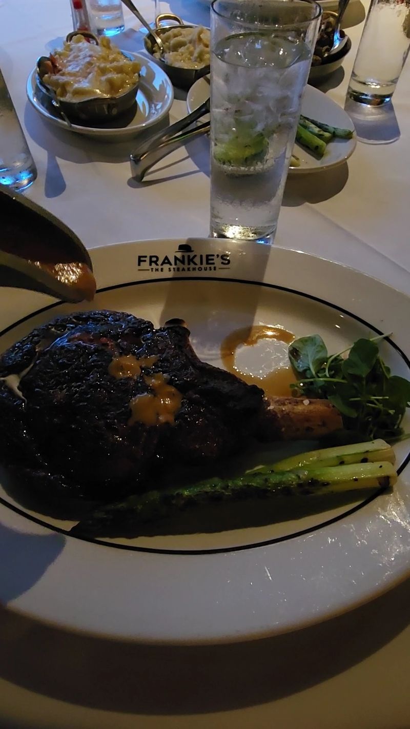 The Details That Shape A Full Evening At Frankie's
