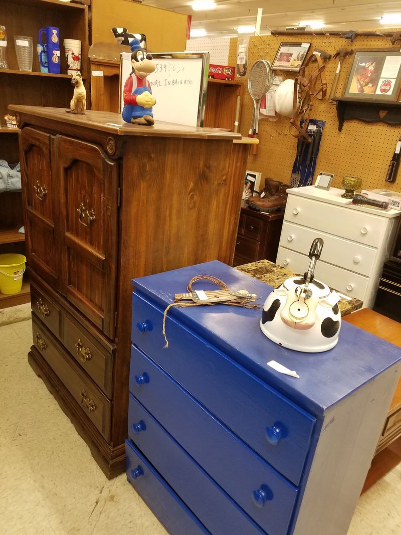 Antiques And Collectibles Take Up Plenty Of Browsing Time