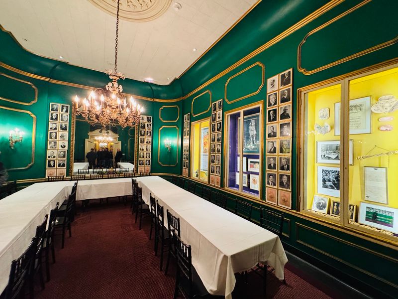 Look Inside The 1840 Room