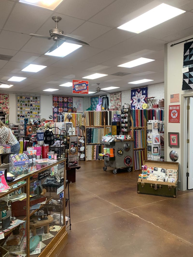 Li'l Red Hen Quilt Shop, Paola, Kansas