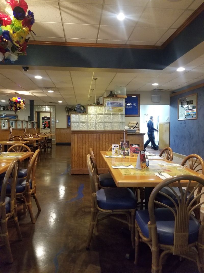 Booths Give Big Groups Room To Settle In