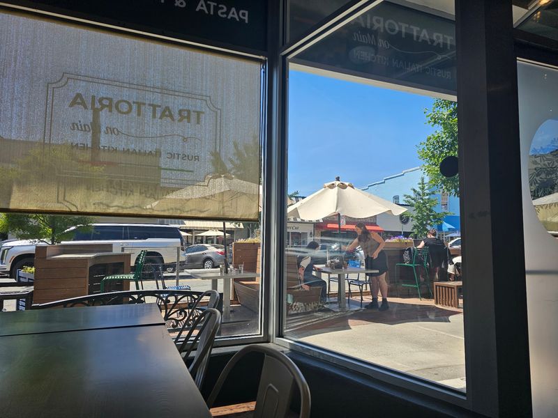 Outdoor Seating With a Side of Live Music