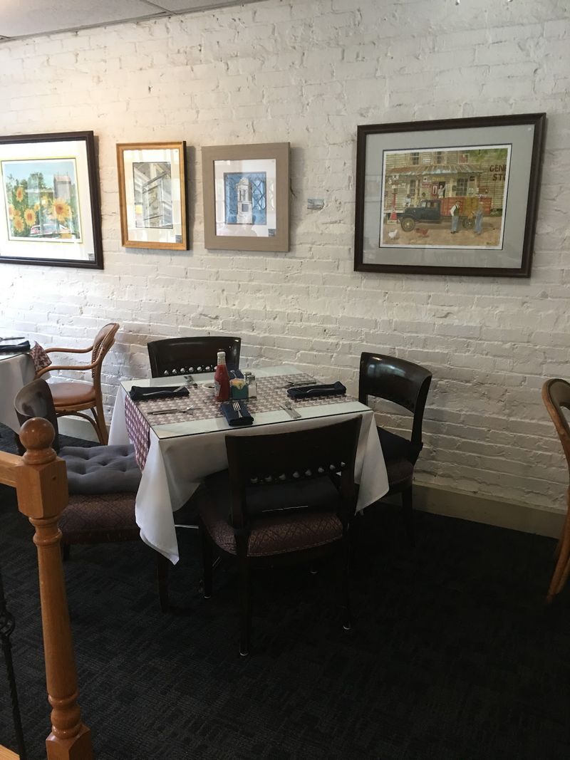 A Calm Spot For Couples, Friends, And Special Days