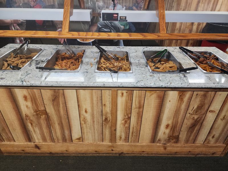 Chicken And Southern Sides Keep Plates Crowded