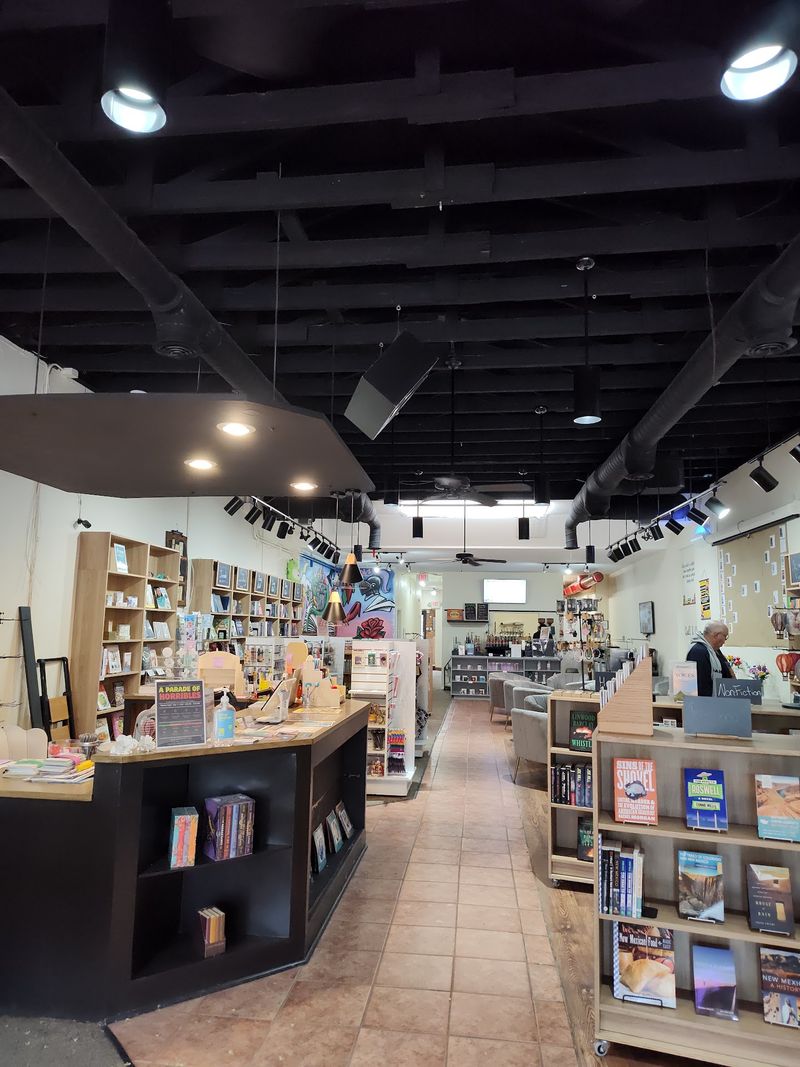 Quill & Quest Bookstore, Farmington