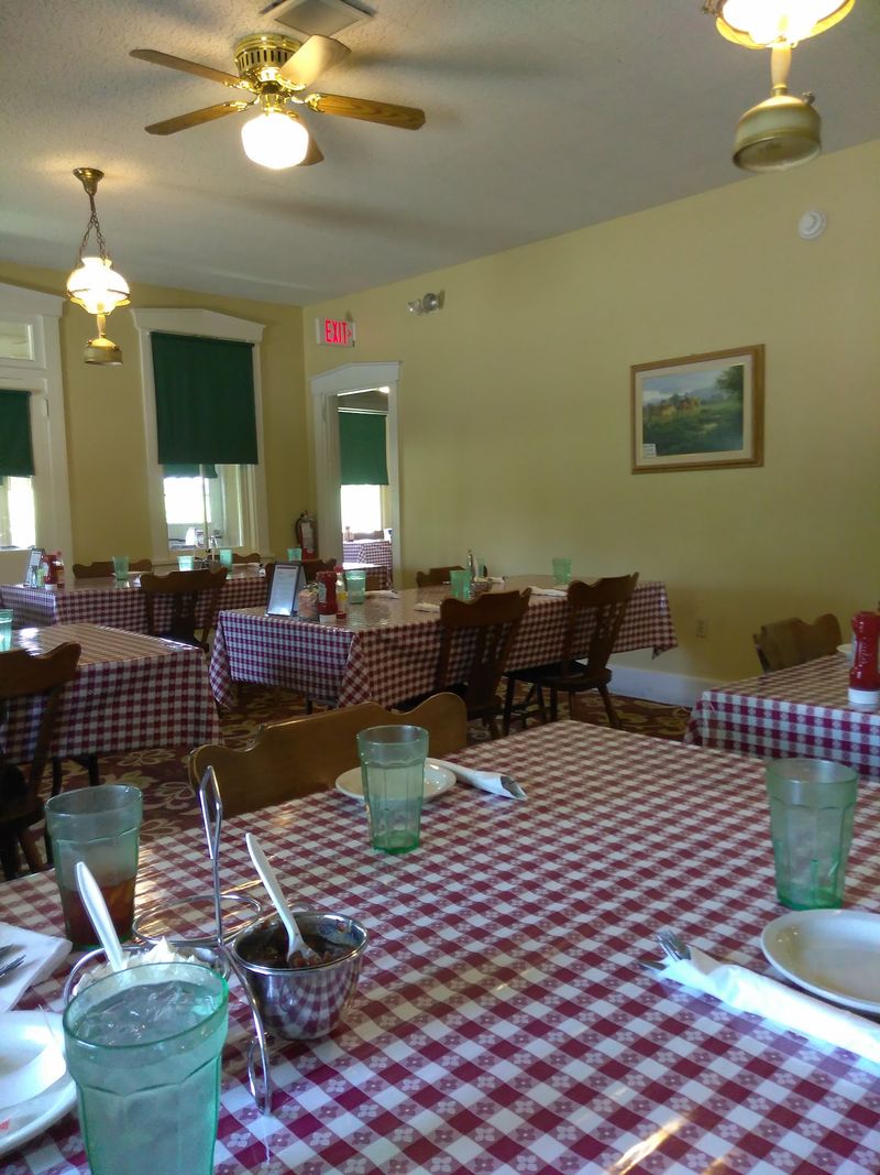 A Quieter Table for Menu Diners