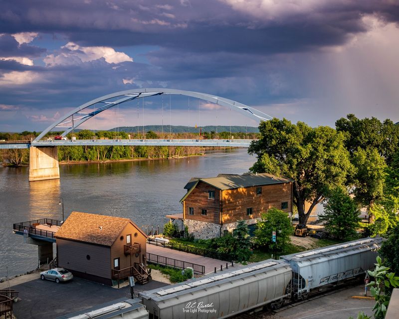 The Great River Road And Nearby Detours