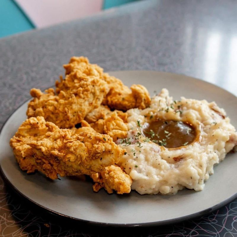 Southern Fried Chicken Brings The Comfort-Food Side Forward