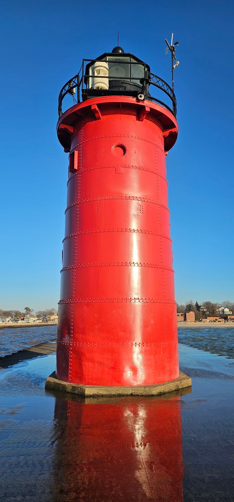 The Red Lighthouse Keeps Pulling People Toward The Pier