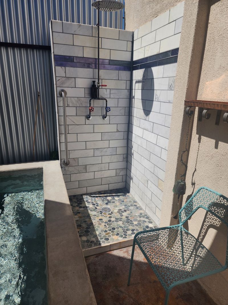 Open-Air Soaking Feels Especially Dreamy After Dark