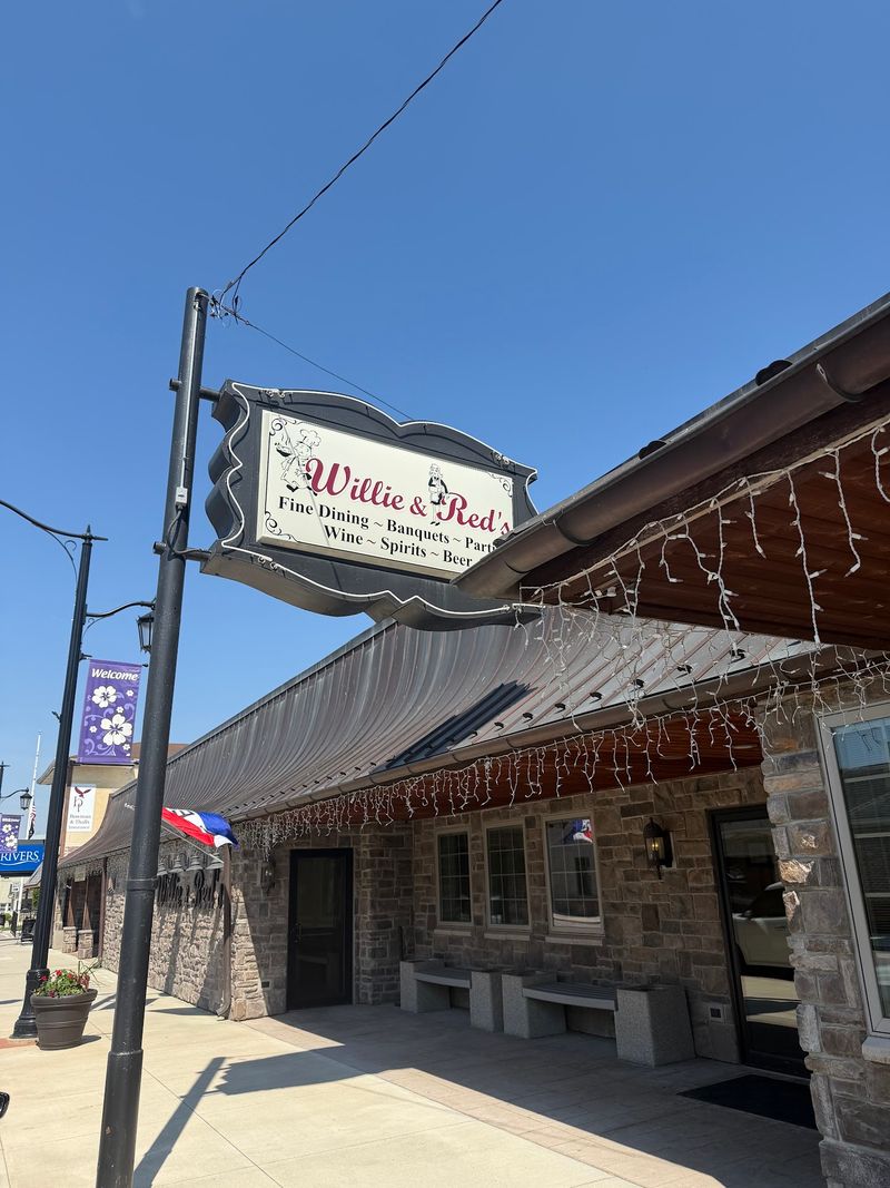 Willie & Red's