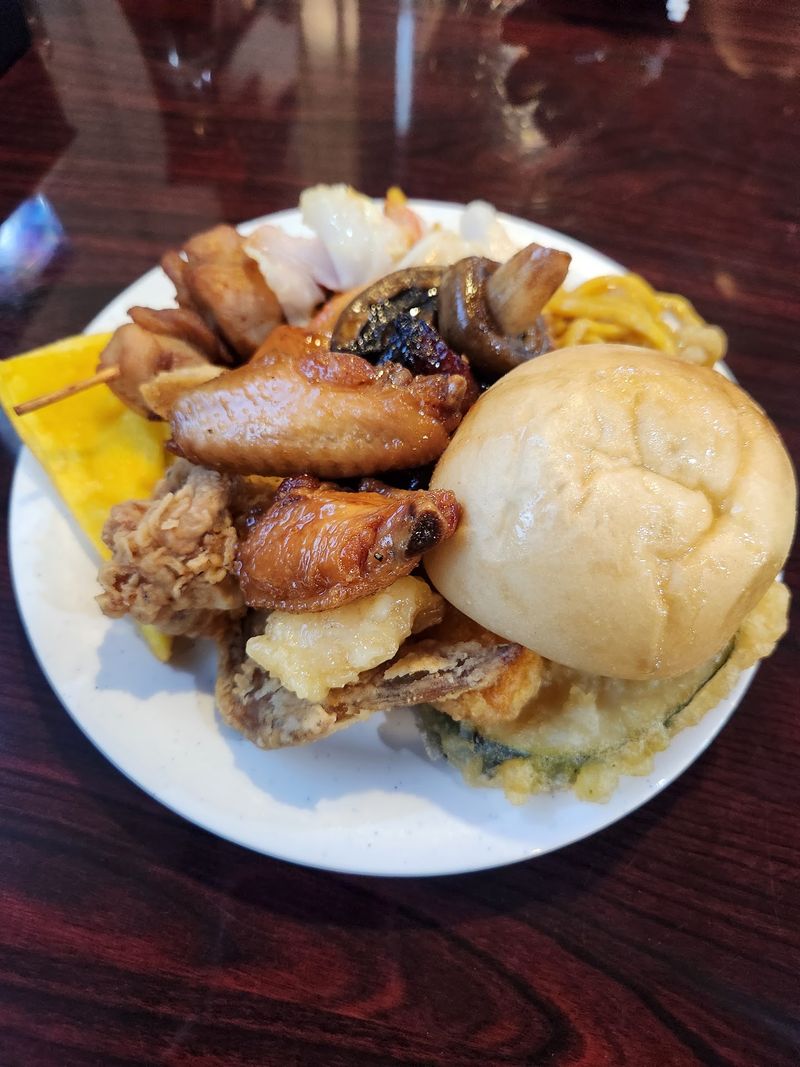 Chinese Favorites Keep Non-Seafood Diners In The Game