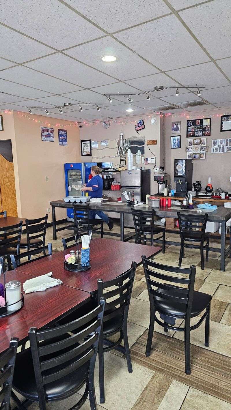 Kelly's Family Diner
