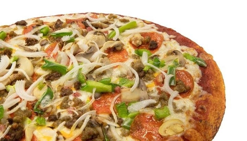 The BLT Pizza Nobody Expects To Love