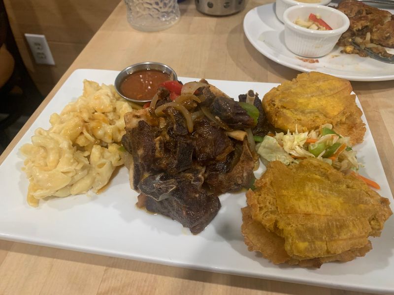 Golden Bees Caribbean Cuisine, Provo