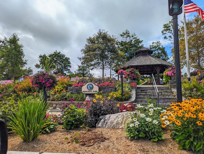 Memorial Park Gives Downtown A Green Middle