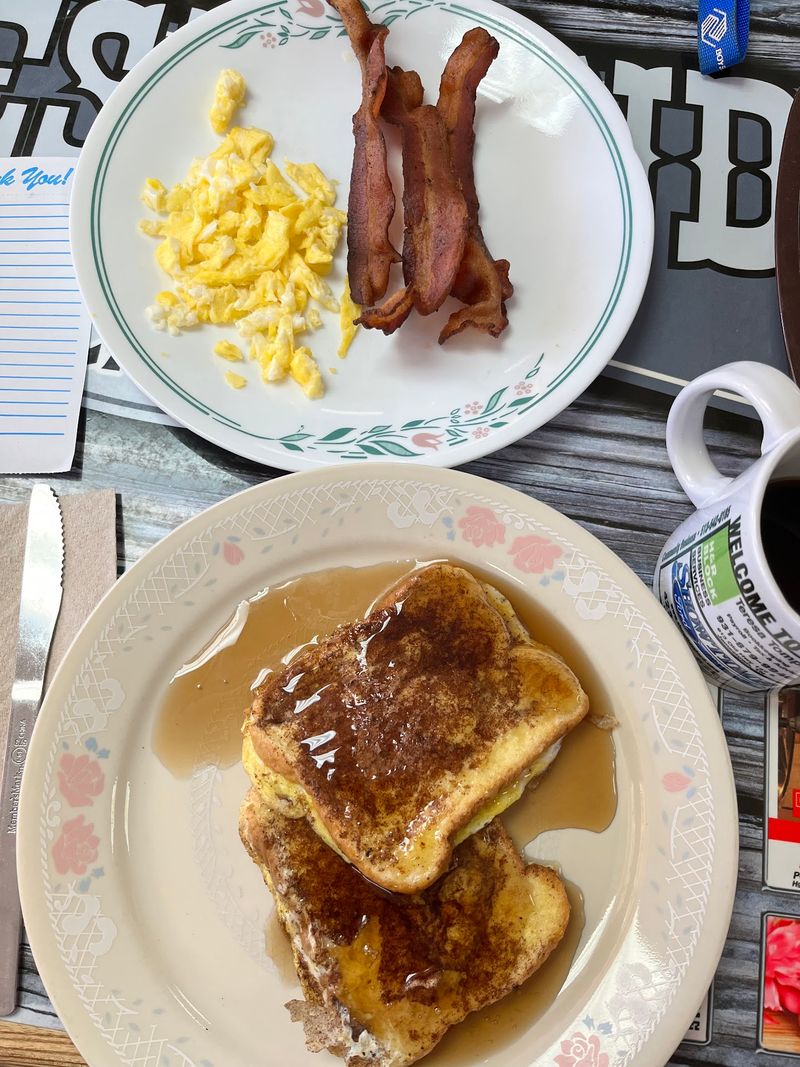 West End Cafe Keeps Breakfast Familiar And Direct