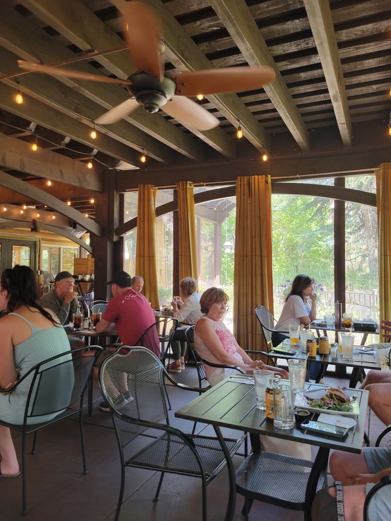 Service That Visitors Keep Bringing Up Long After The Meal